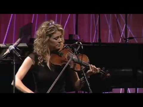 Видео: Лусия Микарели наистина ли свири на цигулка?