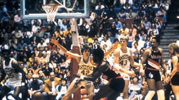 FIRST EVER LEGEND 2WAY PLAYSHARP BUILD in NBA 2K20!