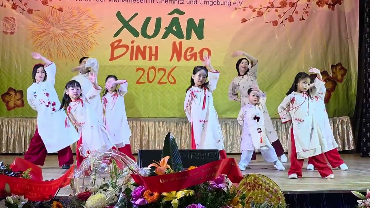 Nhảy Tết đong đầy - CLB Thiếu Nhi Chemnitz và PC