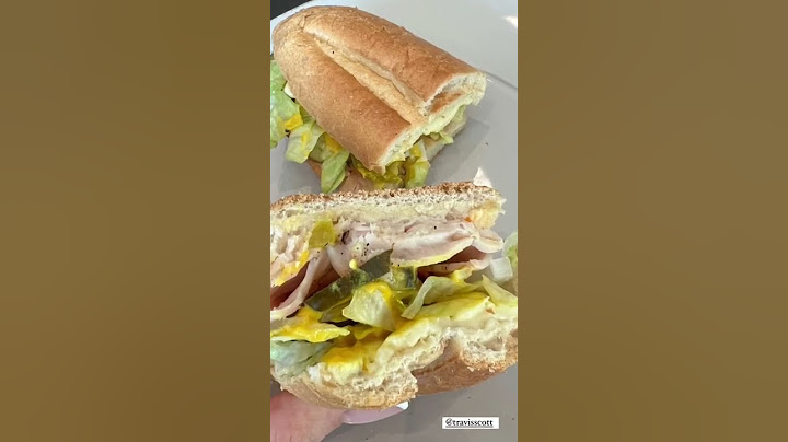 #kyliejenner making sandwich 🥪 for #travisscott #shorts
