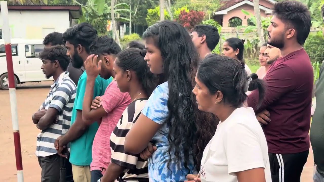 නිවැරදිව වාහනය පිටුපසට ධාවනය කරමු