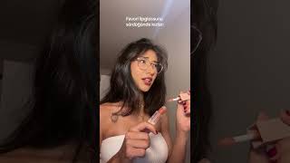 Favori Lip Glosunu Sürdüğünde Kızlar