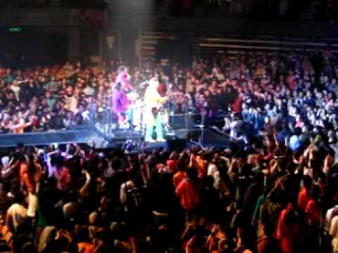Beyond The Story Live 2005 (29/1) - 總有愛