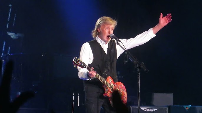 Paul McCartney - Let Me Roll It (Rio de Janeiro 2023) - YouTube