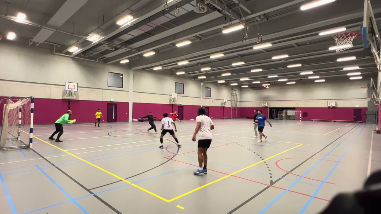 سالم وطقم البيجامات ال فى الدولاب