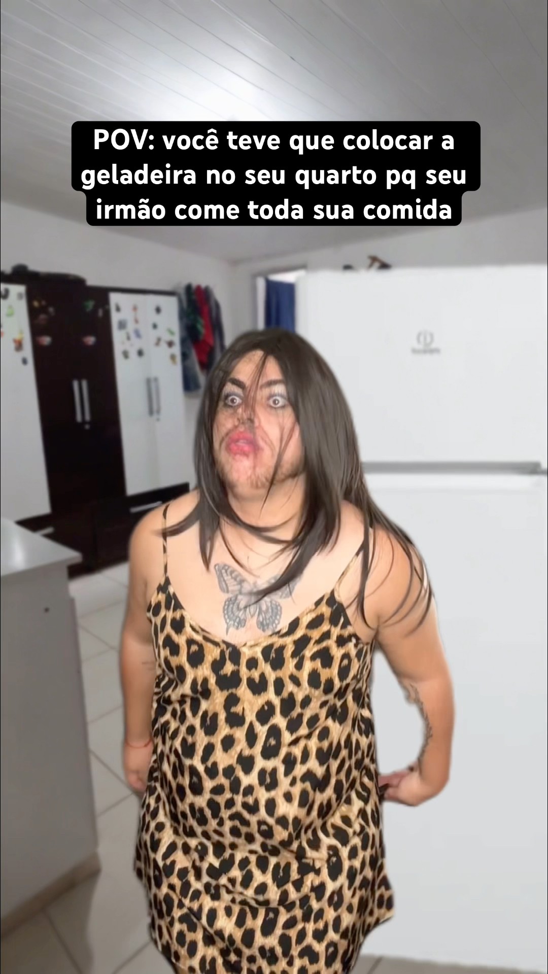 VOCÊ TEVE QUE COLOCAR A GELADEIRA NO SEU QUARTO PQ SEU IRMÃO COME TODA SUA COMIDA