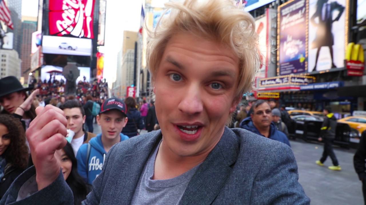 The Official Commercial for Super Elastic Bubble Plastic | As Seen on TV