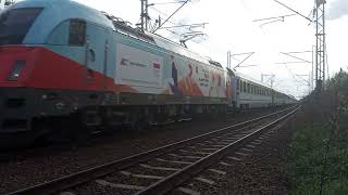 Przejazd lokomotywy EU44-006 z okleiną olimpijczyk przez stacje PKP Zabrze