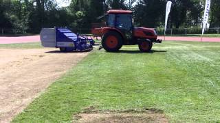 Hydraparts Rotosweep By Imants Pour Ramasser Les Débris Sur Sols Sportifs Engazonnés