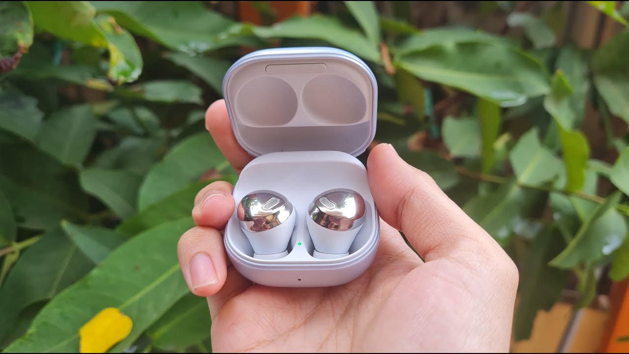 Обзор buds. Фиксатор для Samsung Galaxy Buds Pro. Galaxy Buds Pro подделка. Galaxy Buds Pro полярность. Galaxy Buds Pro мигает красным.