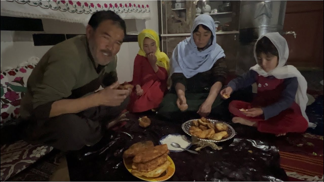 وستایش با مادر کلانش بولانی پخته میکند جای دوستان خالی