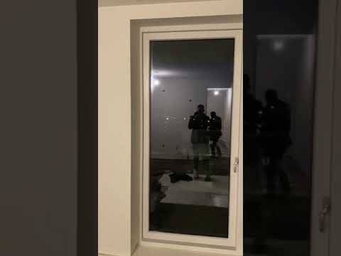 Video review: behangen en sauzen in een nieuwbouwwoning