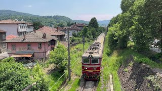 ПВ40122 с 44087 пристигащ на гара Трявна