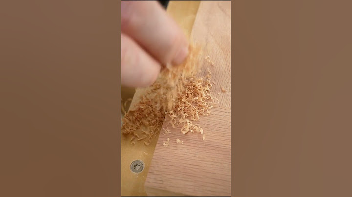 Wood crack repair with sawdust