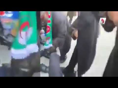 شاهد اسعاف الشعب لشرطي تعرض للغاز مسيل للدموع بالخطأ من رفاقه