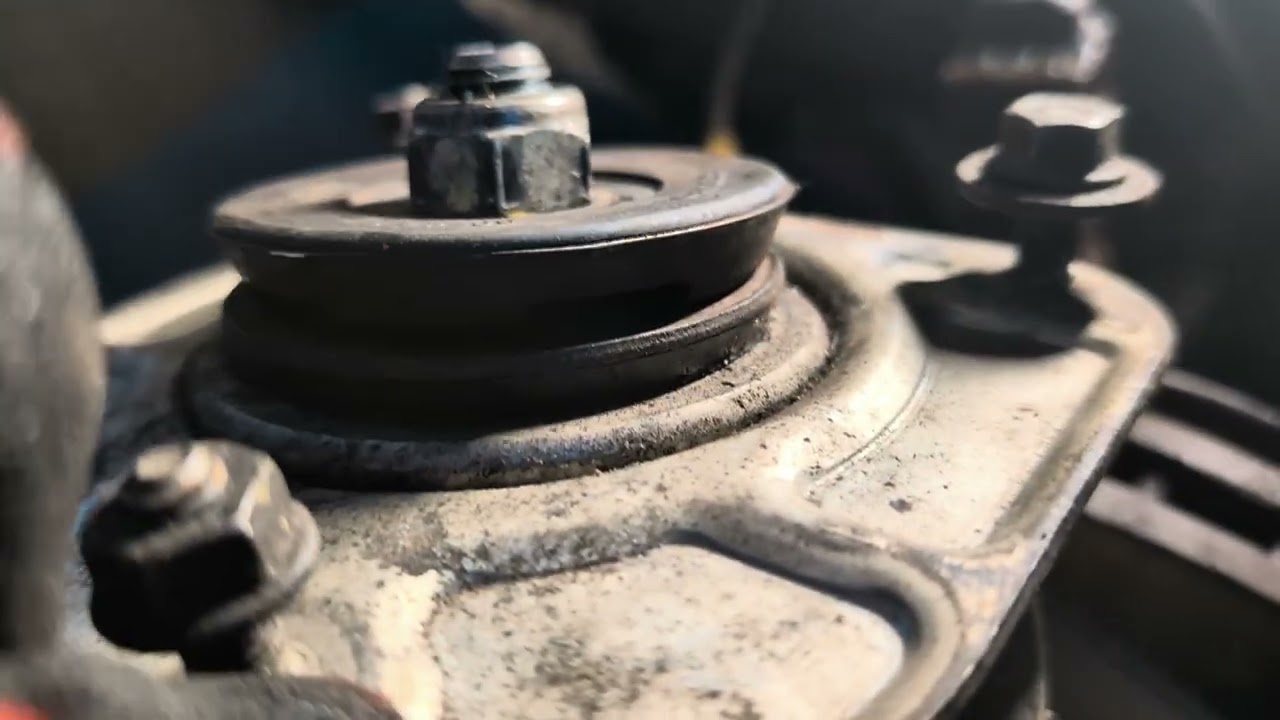 p80 Volvo v70. Annoying movement in front strut bearing seat.