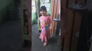 Salsa Lagi Intip Tetangga Lagi Ribut