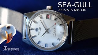 ¿Este reloj Sea-Gull de 1984 sigue como nuevo?
El reloj de SEA-GULL Antarctic 1984, es uno de los relojes vintage de origen chino más hermosos y con mayor calidad que podemos encontrar. A través del análisis de esta pieza y del calibre ST5 que instala, descubriremos porque SEA-GULL ha llegado a ser una de las casas relojeras más grandes del mundo.
Mediante el servicio completo de su movimiento ST5, desvelaremos si se trata realmente de un reloj en estado NOS cómo nos afirmaba el vendedor. ¿Este reloj Sea-Gull de 1984 sigue como nuevo?
