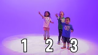 COUNTING: TORU (3) | Tākaro Tribe | Learn Te Reo Māori | Kids Cartoon