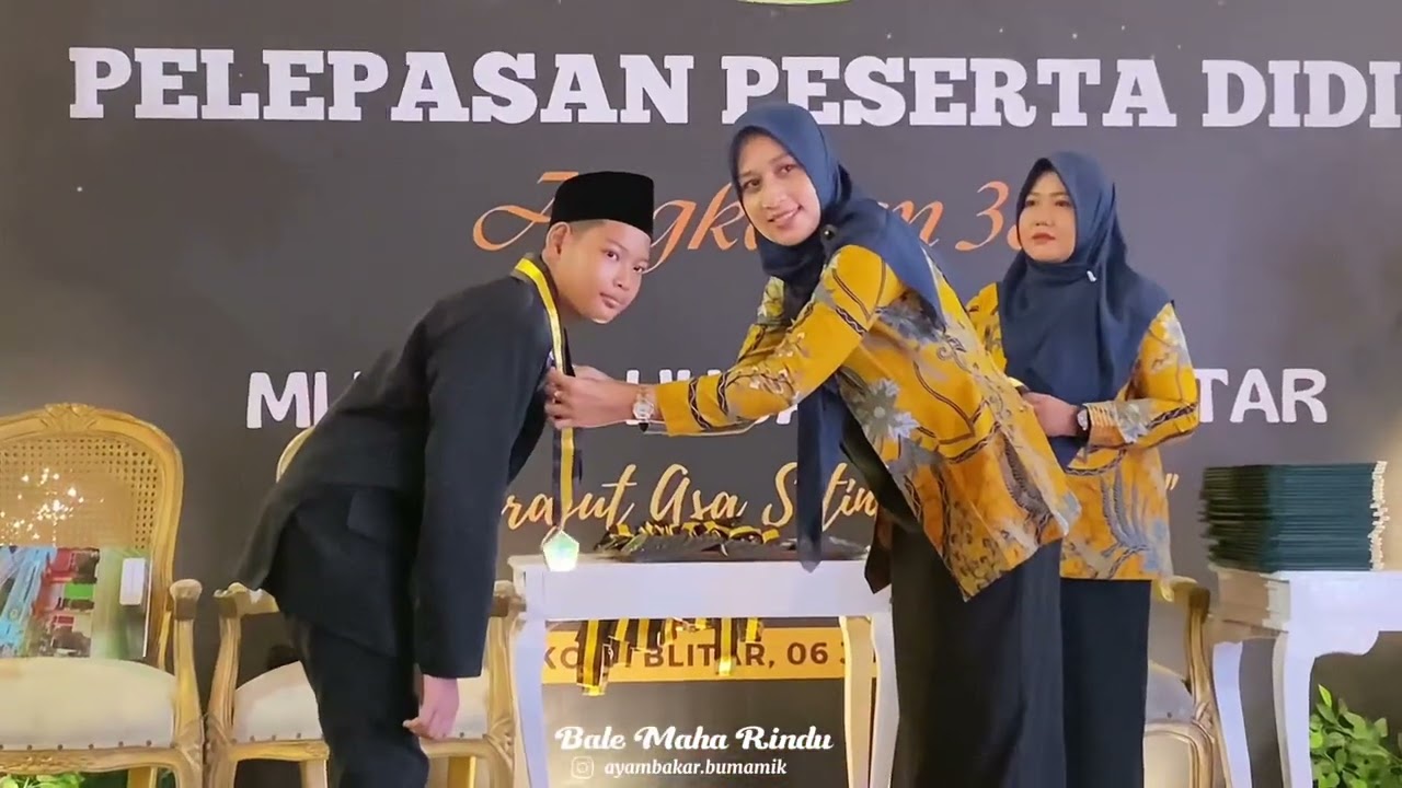 Pelepasan siswa siswi MI NURUL HUDA KOTA BLITAR diHall RM Bu mamik #ayambakarbumamik