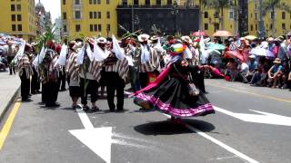 Pasacalle por la Virgen de la Candelaria en Lima 2012 - Asociación Juvenil Puno
