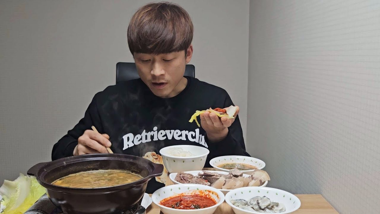 든든한 집밥 😆 냉이된장국 그리고 삶은 고기에 생굴까지 !!!