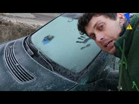 TEST - Enteisen mit Wärmflasche Windschutzscheibe Armaturenbrett