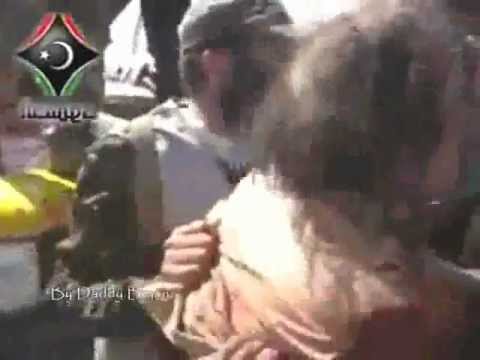 Muammar Gaddafi golpeado antes de morir, 'No disparen, no disparen'