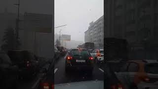 8 мая Москва, ул. Смоленская - днем снегопад с сильными порывали ветра #снег #москва #снегвмае