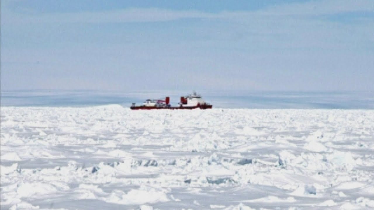 Ship trapped in Antarctic ice: 52 people saved