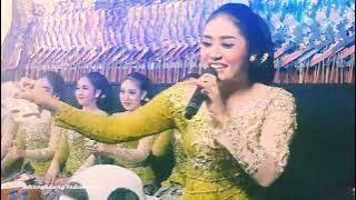 AYANG AYANG ,SULIS EVA ,MARIA PUNJUNG Sekargadung Indonesia