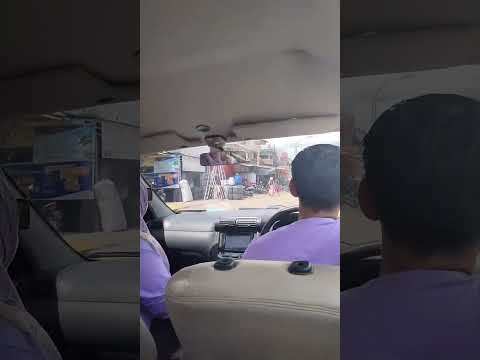 naik-mobil-dengan-persatuan-baju-ungu