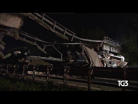 Videó: A Híd összeomlik Olaszországban