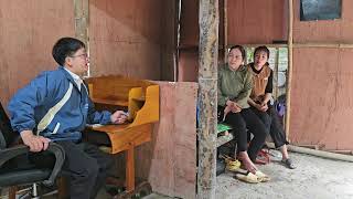 Yen Chi's mother took Thanh to see the plot of land she wanted to buy