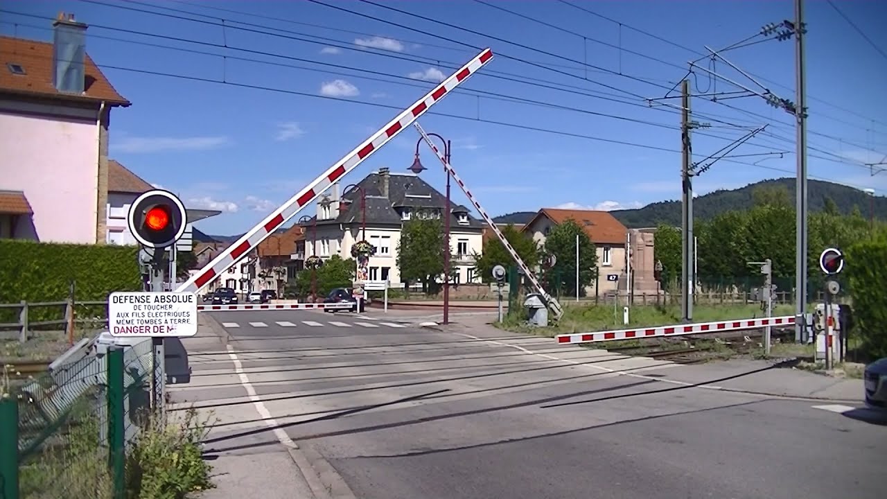 Spoorwegovergang Raon-l'Étape (F) // Railroad crossing // Passage à niveau