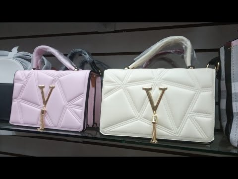 Vídeo: La Bolsa De Lona Más Vendida De Amazon Tiene 8 Bolsillos Espaciosos Y Viene En 19 Colores Diferentes