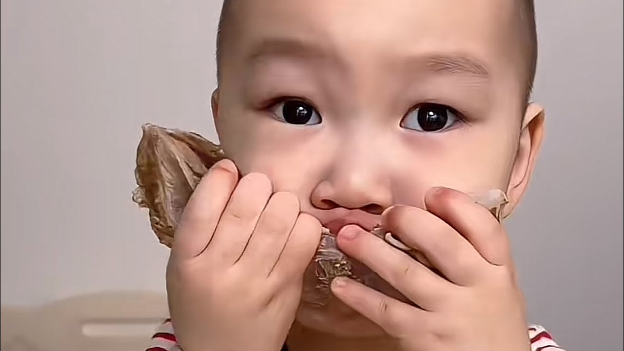 吃饭最干净的宝贝，没有之一#自主进食 #宝宝美食 #吃货推荐官 #午餐#网红小吃货