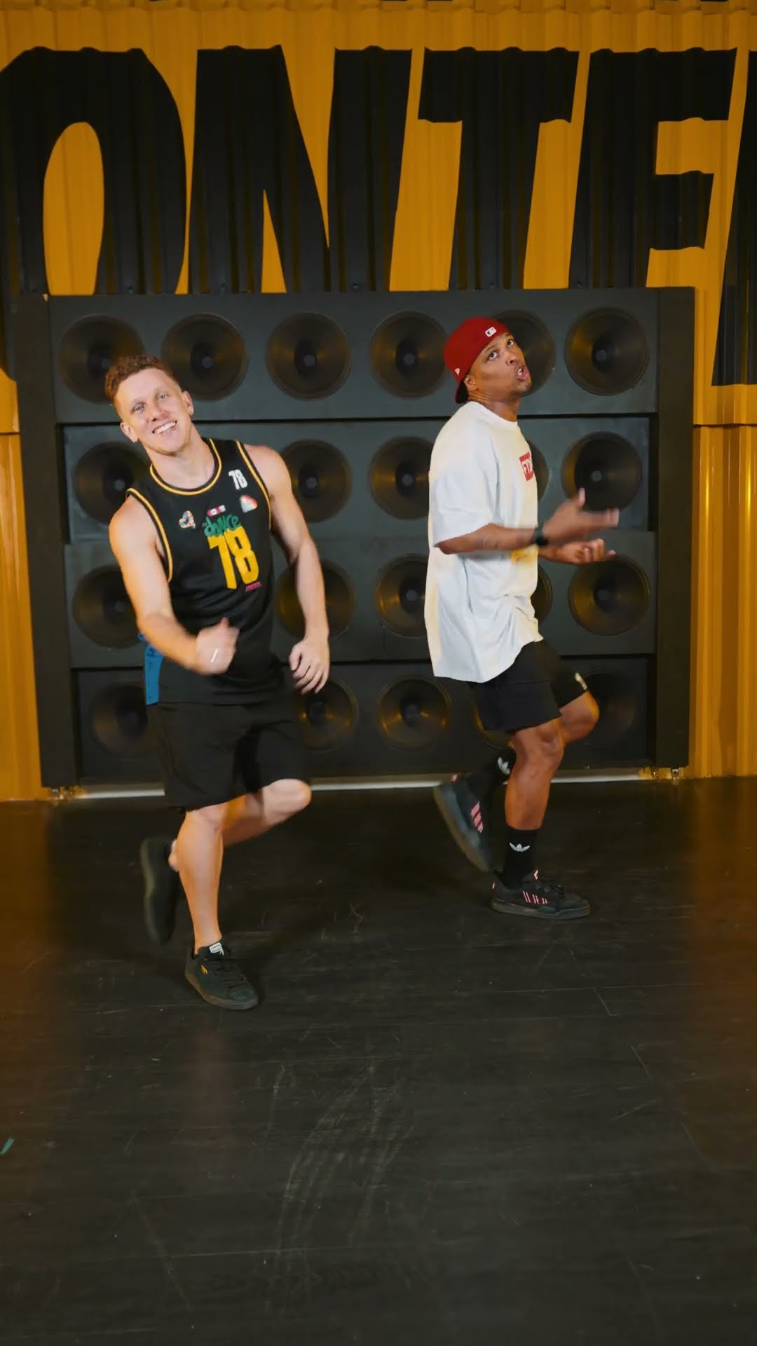 E essa dupla dançando a nova do @FerrugemOficial !? ? | FitDance