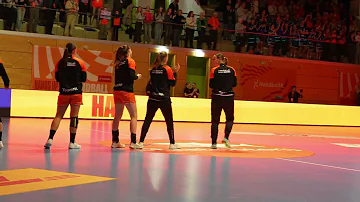 Uitzwaaimoment Nederlandse handbalsters in De Bloesem Wognum