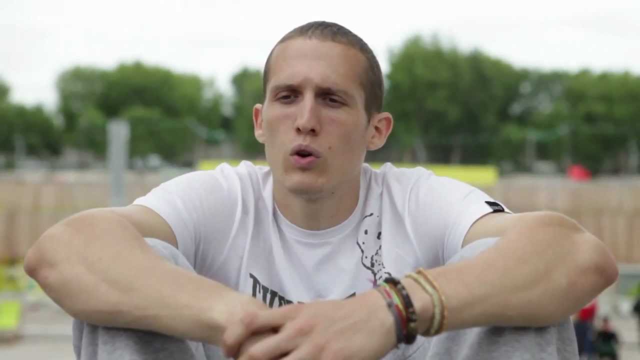 jumping a car Parkour Paris - Célio Interview