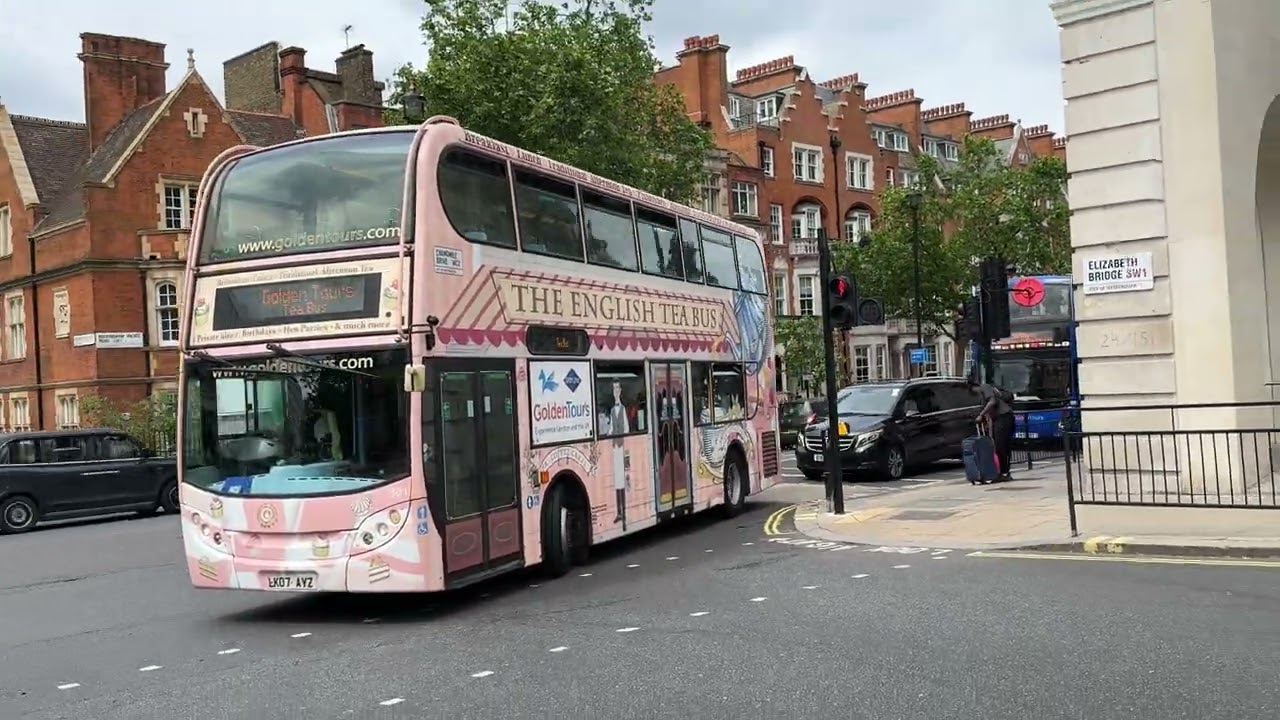 Golden Tours, London - English Tea Bus 301