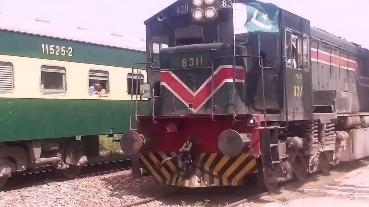 17 Up & 18 Dn Millat Express Cross Capture On Lalian Railway Station