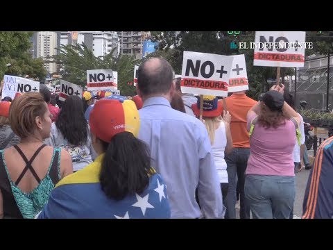 La oposición sale a la calle contra Maduro