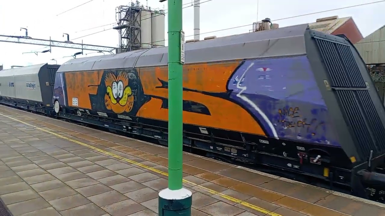 Trains at Bletchley - WCML - Wednesday 19th November 2025 