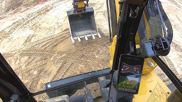 Operating a hydraulic coupler on Cat Mini Excavators
