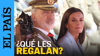 Una estatua para Felipe VI y mantelería para Letizia: el sesgo de género en los regalos a los reyes