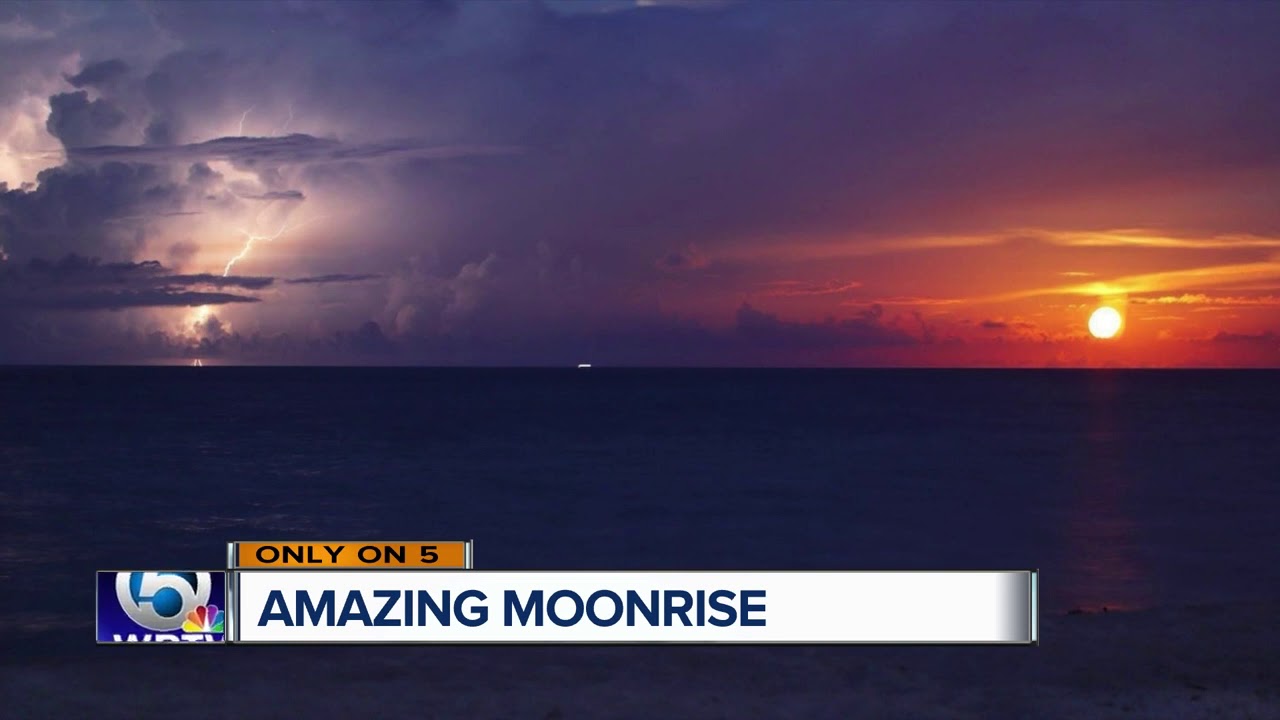 vero beach weather Amazing moonrise caught alongside lightning strike off Jupiter, Florida