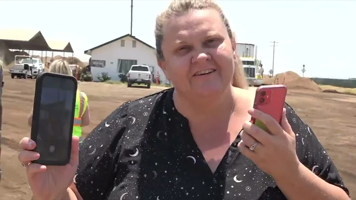 (Mirror)1ST Amendment Auditor Threatens People With Pepper Spray, Gets Arrested