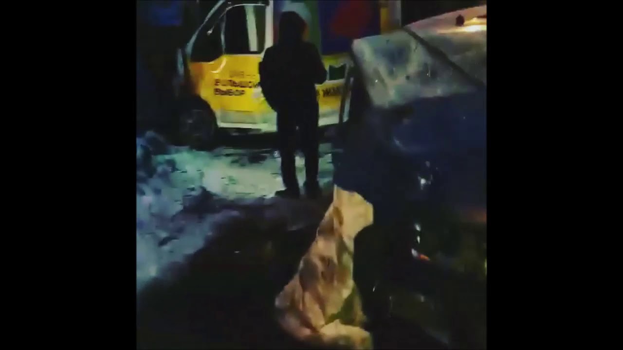 В Улан-Удэ водитель Митсубиси врезался в автобус - YouTube