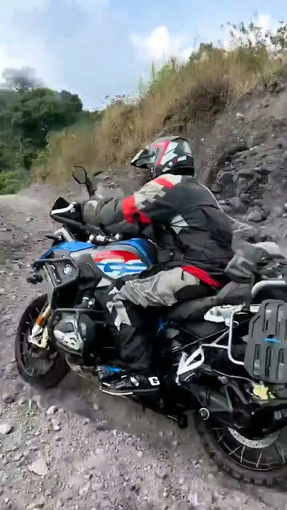 Big adv bike offroading skill on gravel terrain - BMW GS